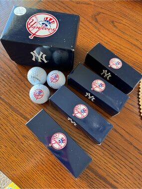 NEW 12x New York Yankees Logo Callaway golf balls New In Box 2005 NYY
